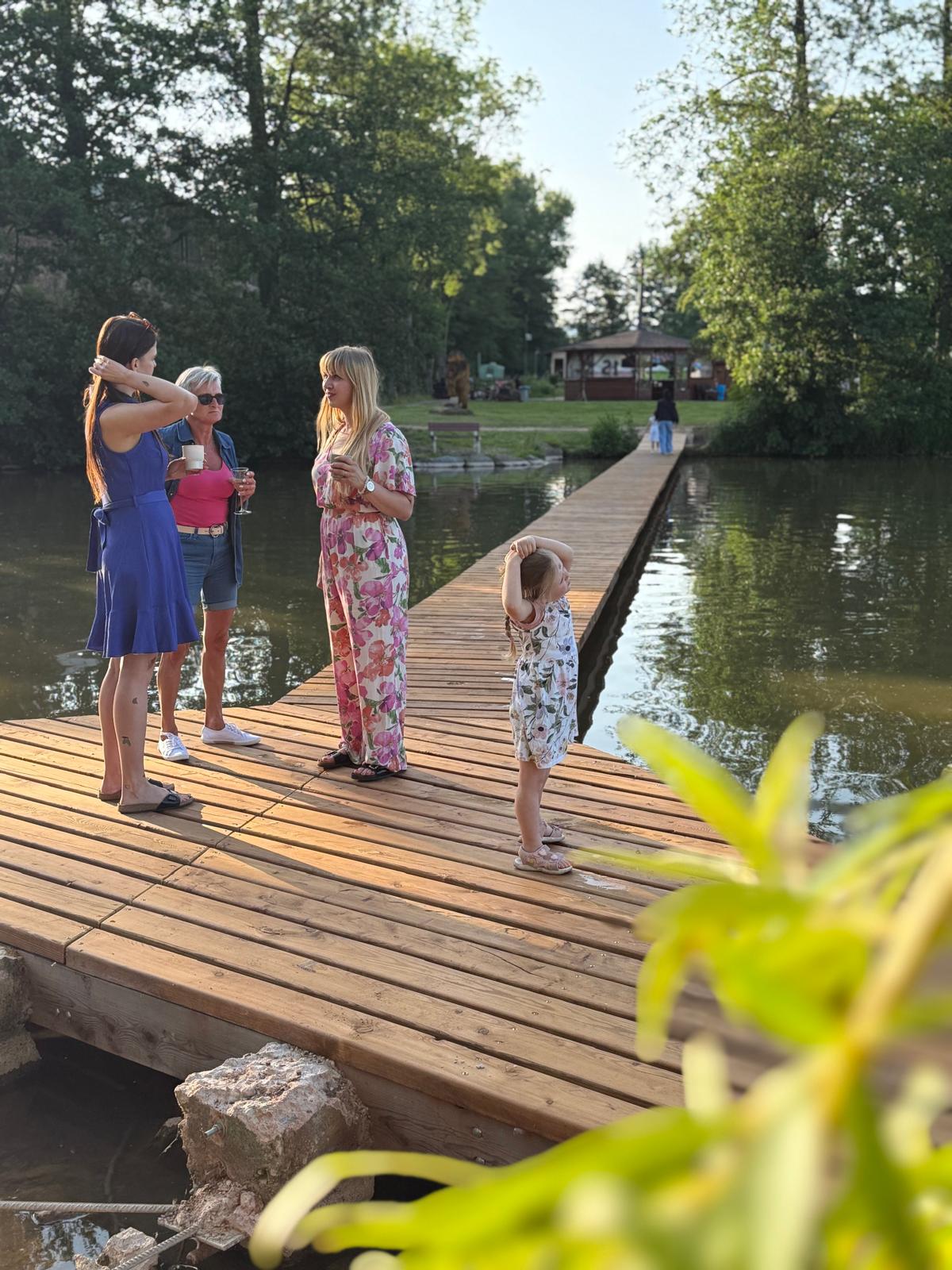 Meeting dock